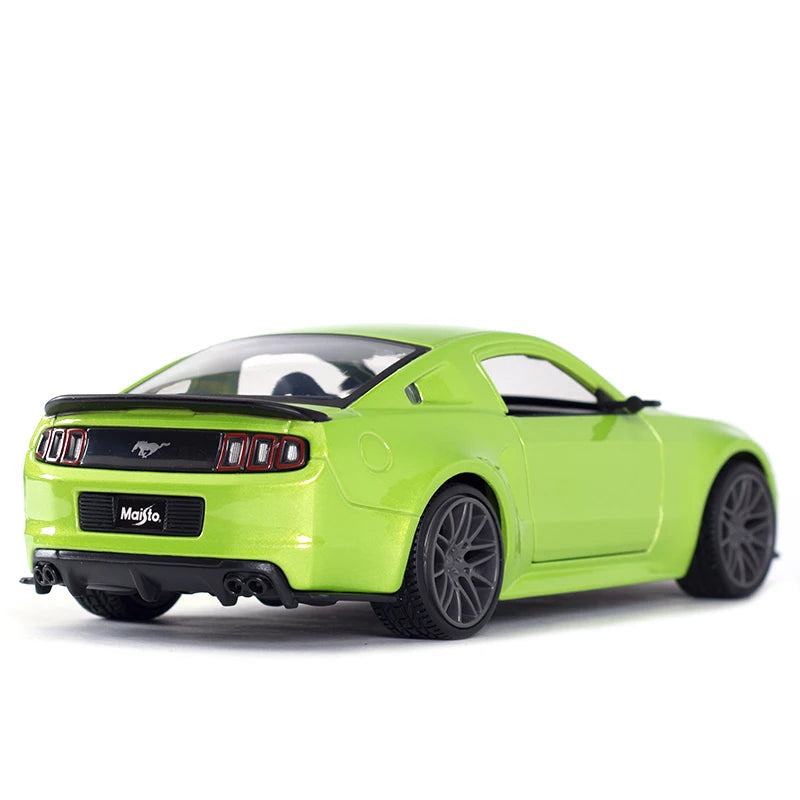 Maisto 1:24 2014 Ford Mustang GT Street Racer diecast model featuring detailed design and sporty appearance, perfect for collectors.