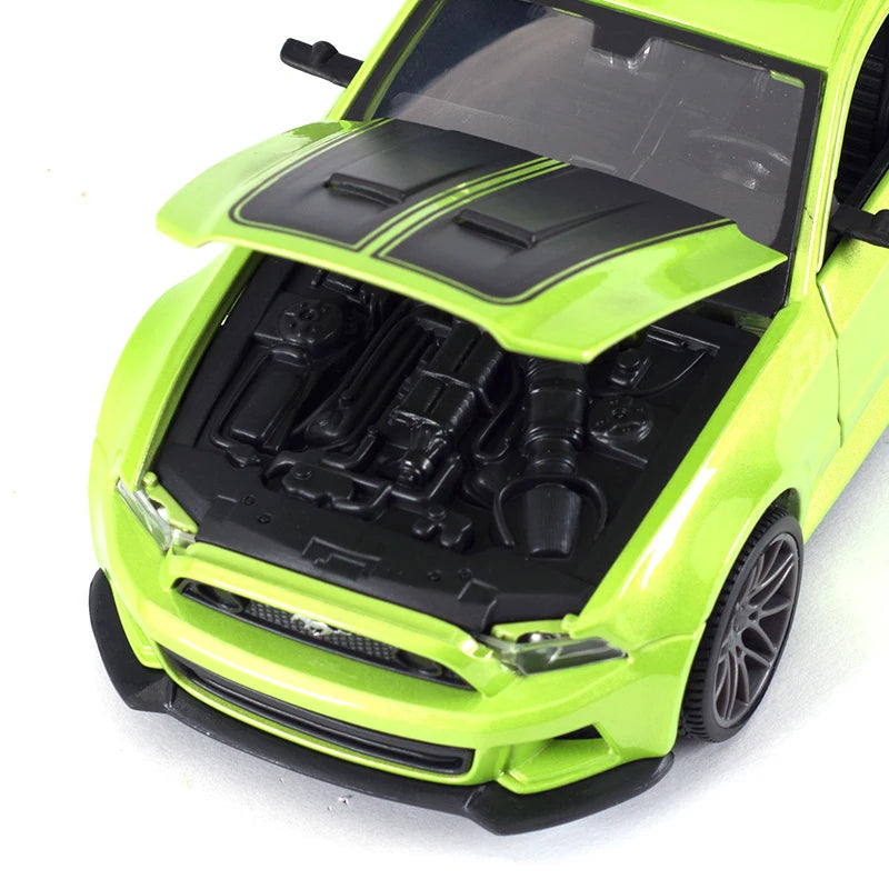 Maisto 1:24 2014 Ford Mustang GT Street Racer diecast model featuring detailed design and sporty appearance, perfect for collectors.