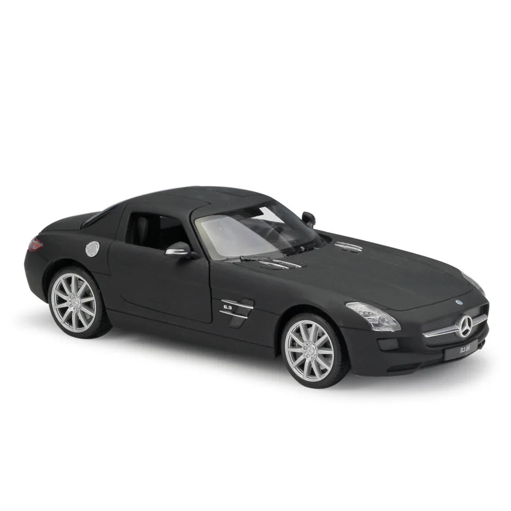 1:24 Mercedes-Benz SLS AMG model car.