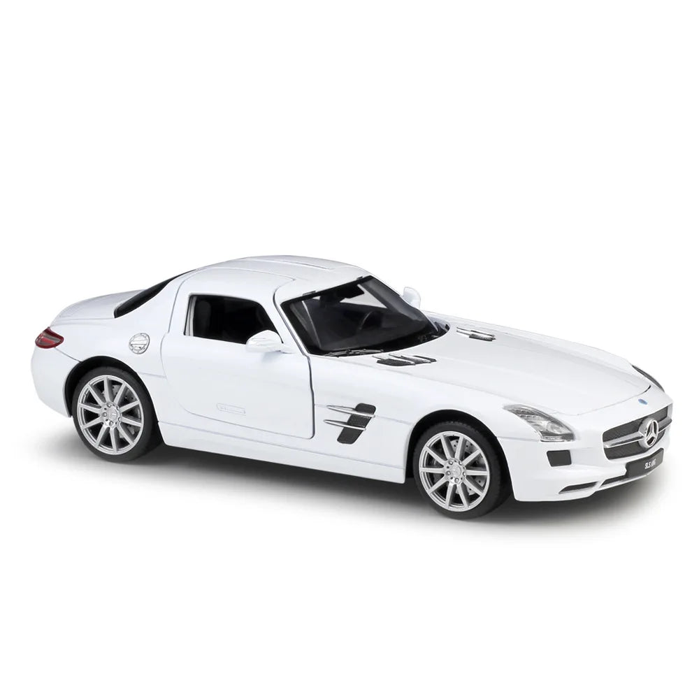 1:24 Mercedes-Benz SLS AMG model car.