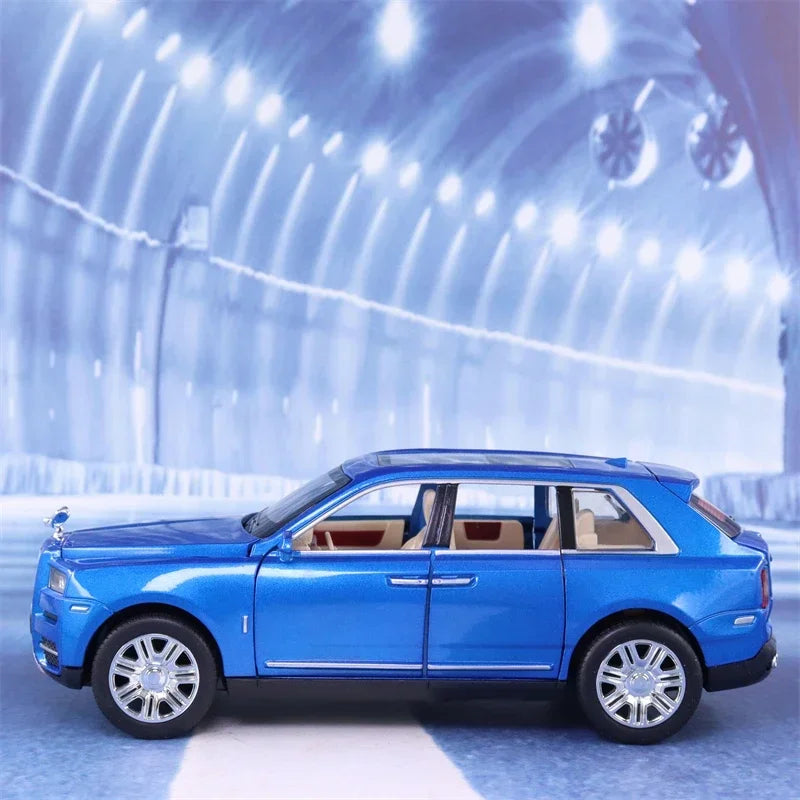 1:24 scale diecast model of a Rolls-Royce Cullinan SUV, featuring high simulation design with detailed metal alloy construction, sound and light effects, and pull-back action, perfect for collectors and luxury car enthusiasts.