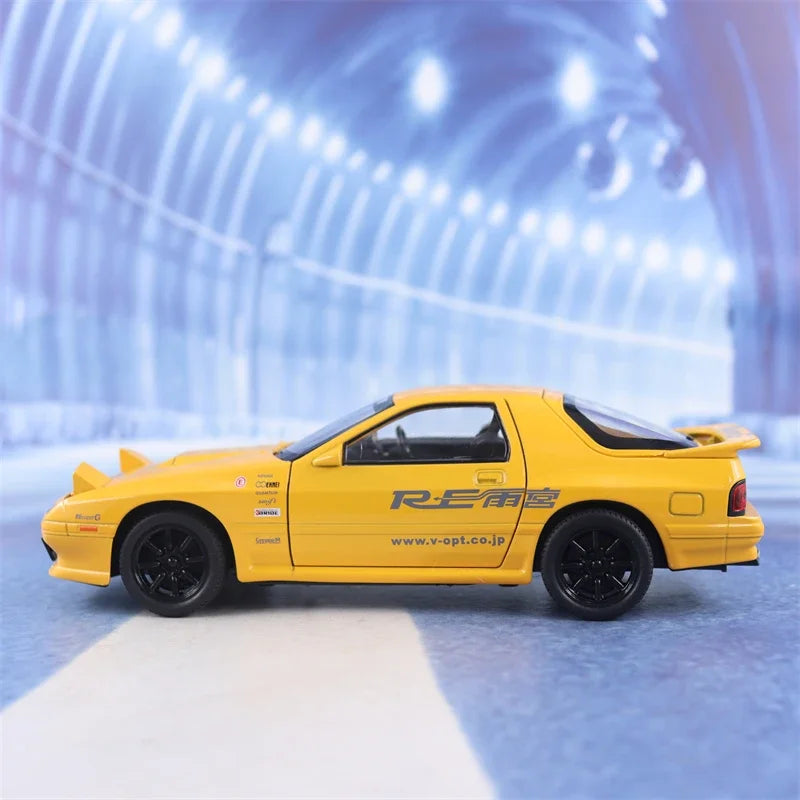 1:24 scale diecast model of a Mazda RX7-FC streetcar version, featuring detailed metal alloy construction with sound, light, and pull-back action, perfect for collectors and car enthusiasts.