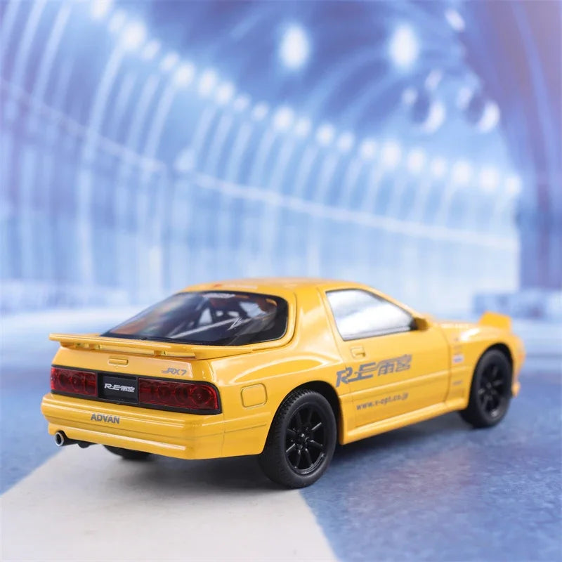 1:24 scale diecast model of a Mazda RX7-FC streetcar version, featuring detailed metal alloy construction with sound, light, and pull-back action, perfect for collectors and car enthusiasts.